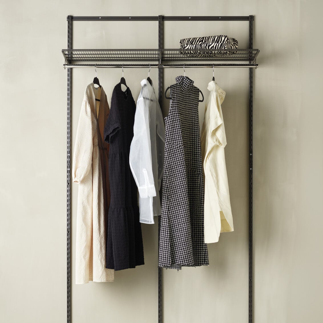 472625 (Startovací sada 2 sekce oblečení, grafitová)