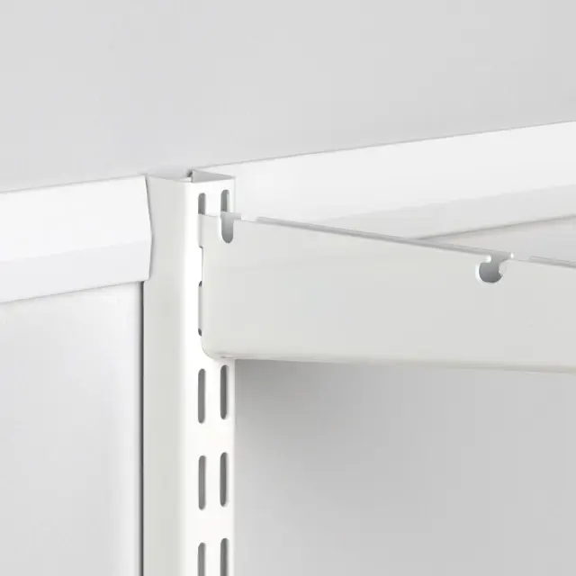 Konzole Click-in v bílé variantě (SKU 410310) řady Classic by Elfa v hloubce 32 cm.