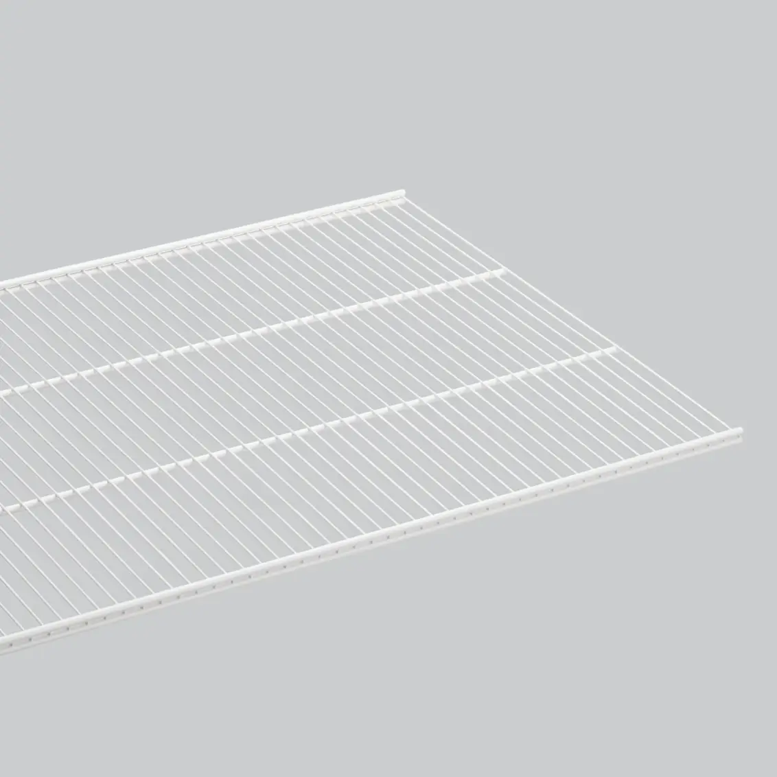 Drátěná police se šířkou 60 cm a hloubkou 40 cm v rámci řady Classic by Elfa.