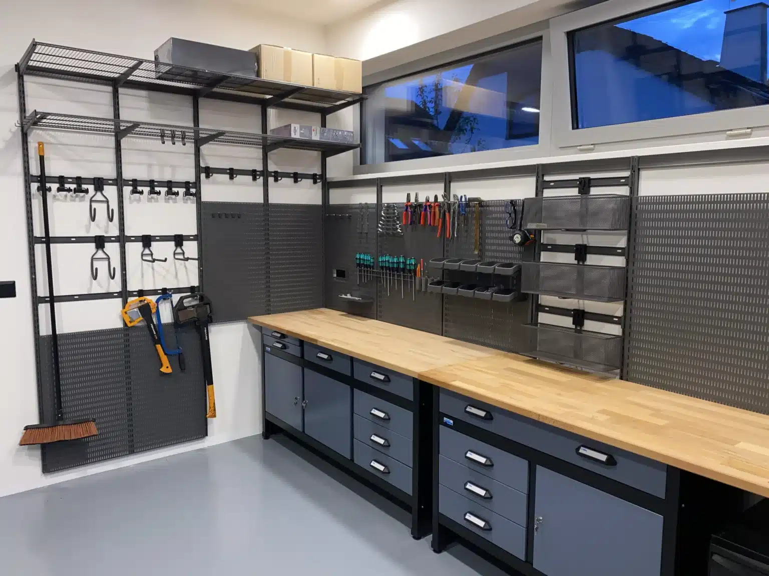 Řešení dílny úložným systémem Elfa v rámci řady Garage+.