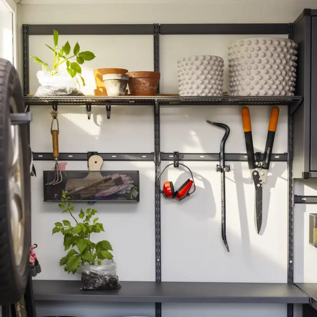 Závěsný systém Garage+ do garáže či dílny.