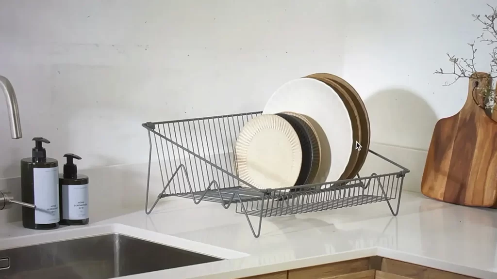 Grafitový odkapávač na nádobí řady Classic by Elfa.