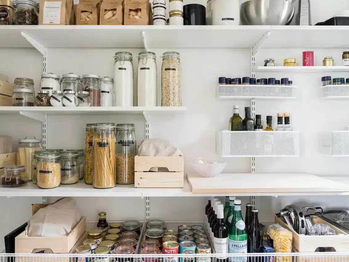 Policový systém do spíže v rámci řady Sparring.