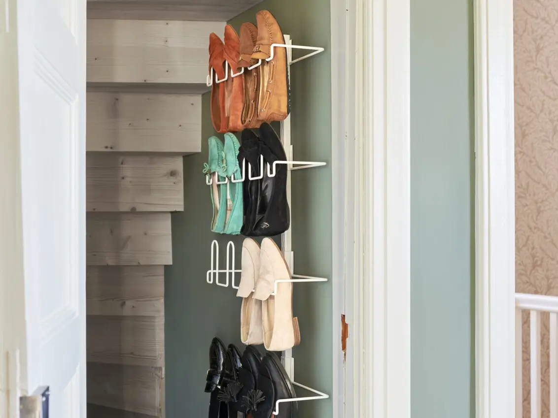 Úložné řešení na dveře pro obuv Classic by Elfa.