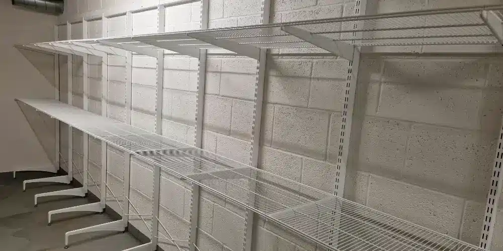 Úložný systém Classic by Elfa do skladu.