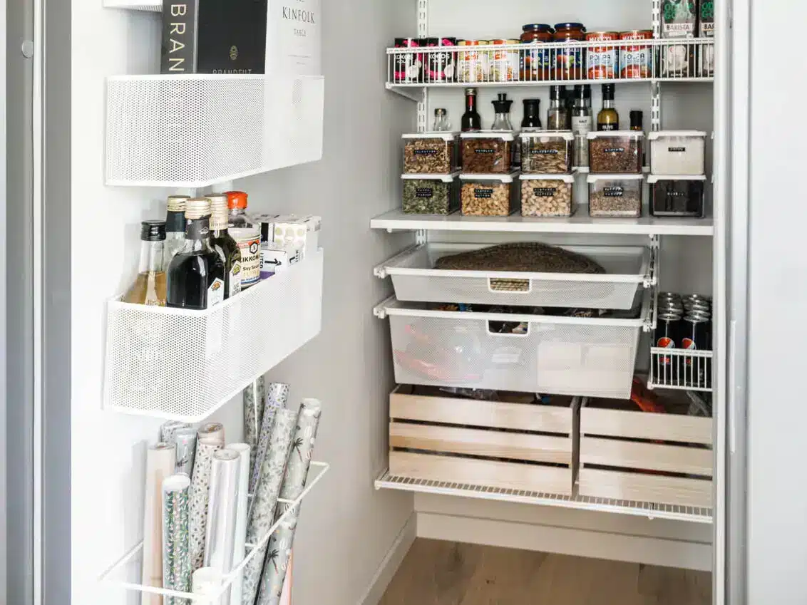 Uspořádaná spíž s Classic by Elfa.